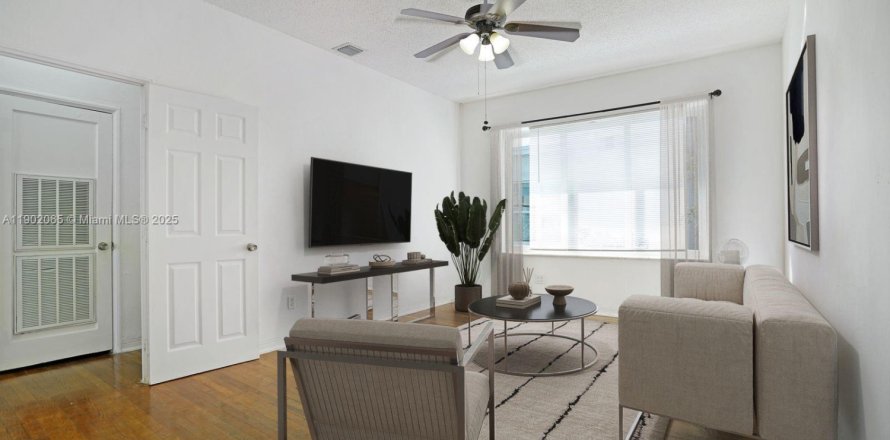 Condo in Miami Beach, Florida, 1 bedroom  № 1953718