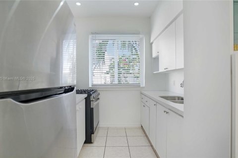 Condo in Miami Beach, Florida, 1 bedroom  № 1953718 - photo 6