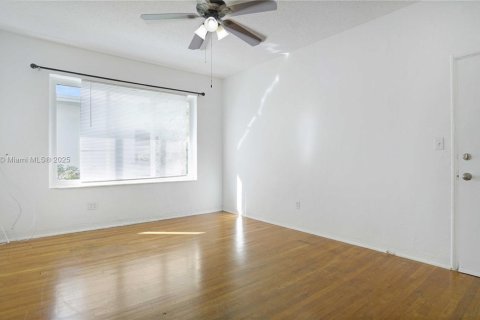 Condo in Miami Beach, Florida, 1 bedroom  № 1953718 - photo 14
