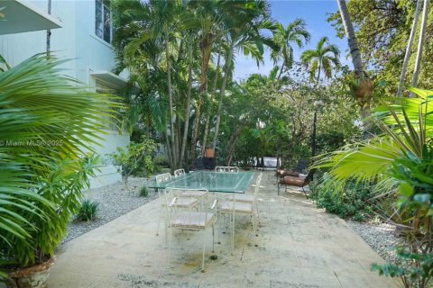 Condo in Miami Beach, Florida, 1 bedroom  № 1953718 - photo 26