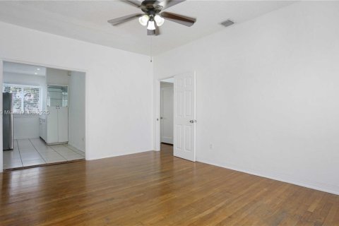 Condo in Miami Beach, Florida, 1 bedroom  № 1953718 - photo 15
