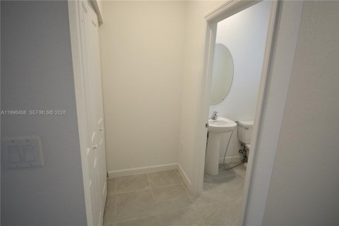 Villa ou maison à louer à Miami, Floride: 3 chambres, 137.77 m2 № 2064425 - photo 9