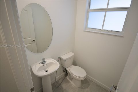 Villa ou maison à louer à Miami, Floride: 3 chambres, 137.77 m2 № 2064425 - photo 12