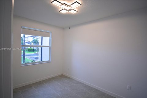 Villa ou maison à louer à Miami, Floride: 3 chambres, 137.77 m2 № 2064425 - photo 10