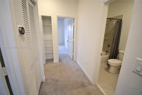 Villa ou maison à louer à Miami, Floride: 3 chambres, 137.77 m2 № 2064425 - photo 6