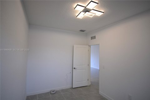 Villa ou maison à louer à Miami, Floride: 3 chambres, 137.77 m2 № 2064425 - photo 8
