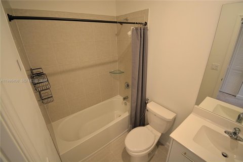 Villa ou maison à louer à Miami, Floride: 3 chambres, 137.77 m2 № 2064425 - photo 24