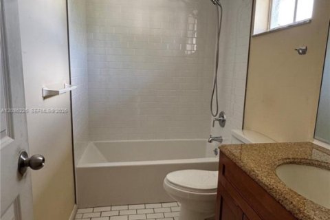 Villa ou maison à louer à Homestead, Floride: 3 chambres, 122.72 m2 № 2367866 - photo 5