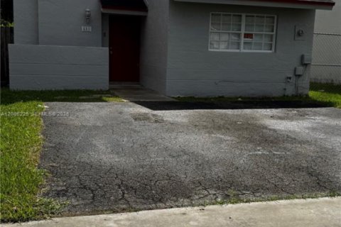 Villa ou maison à louer à Homestead, Floride: 3 chambres, 122.72 m2 № 2367866 - photo 2