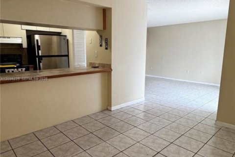 Villa ou maison à louer à Homestead, Floride: 3 chambres, 122.72 m2 № 2367866 - photo 12