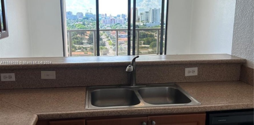 Condo in Miami, Florida, 1 bedroom  № 2042198