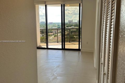 Condo in Miami, Florida, 1 bedroom  № 2042198 - photo 2