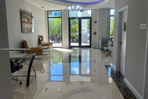 Condo in Miami, Florida, 1 bedroom  № 2042198 - photo 19