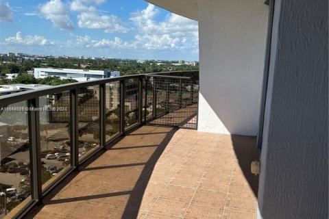 Condo in Miami, Florida, 1 bedroom  № 2042198 - photo 9