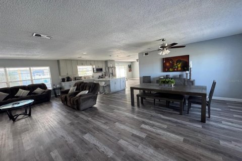 Villa ou maison à louer à Kissimmee, Floride: 3 chambres, 173.17 m2 № 2426021 - photo 3