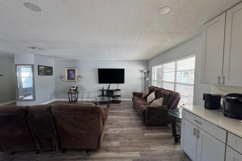 Villa ou maison à louer à Kissimmee, Floride: 3 chambres, 173.17 m2 № 2426021 - photo 4