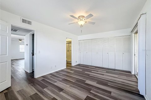 Condo in Sun City Center, Florida, 1 bedroom № 2196131 - photo 19