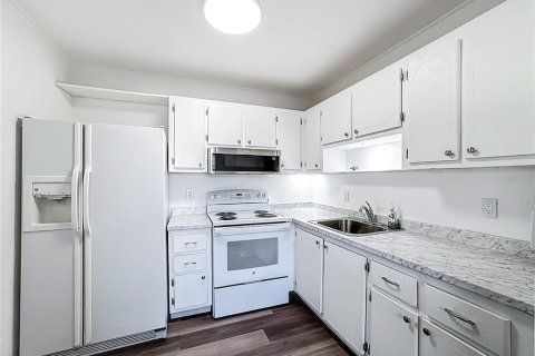 Condo in Sun City Center, Florida, 1 bedroom № 2196131 - photo 7