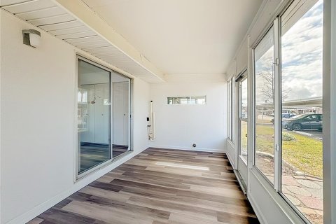 Condo in Sun City Center, Florida, 1 bedroom № 2196131 - photo 23