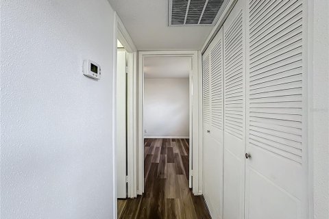 Condo in Sun City Center, Florida, 1 bedroom № 2196131 - photo 13