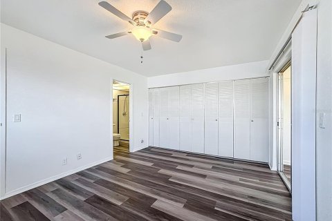 Condo in Sun City Center, Florida, 1 bedroom № 2196131 - photo 22