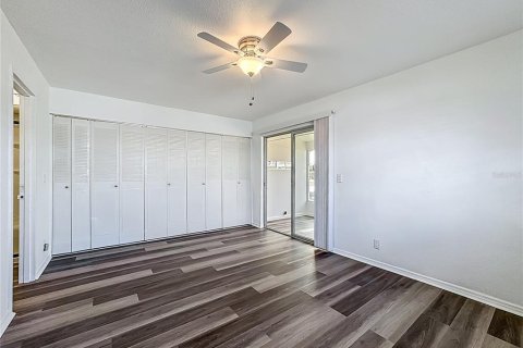 Condo in Sun City Center, Florida, 1 bedroom № 2196131 - photo 17