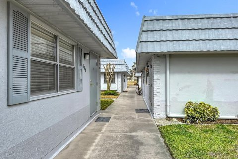 Condo in Sun City Center, Florida, 1 bedroom № 2196131 - photo 6