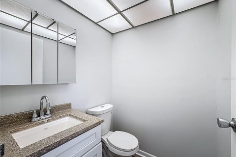 Condo in Sun City Center, Florida, 1 bedroom № 2196131 - photo 14