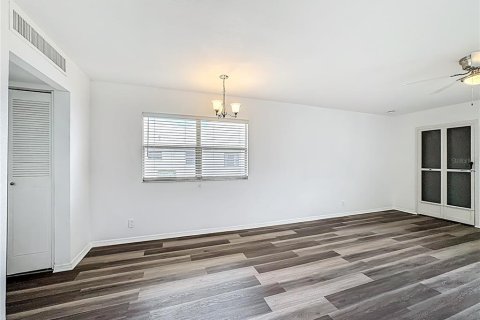 Condo in Sun City Center, Florida, 1 bedroom № 2196131 - photo 29