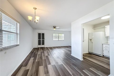 Condo in Sun City Center, Florida, 1 bedroom № 2196131 - photo 12