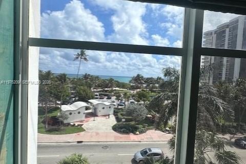 Снять в аренду кондоминиум в Майами-Бич, Флорида 1 спальня, 93.46м2, № 2036192 - фото 16