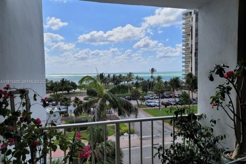 Снять в аренду кондоминиум в Майами-Бич, Флорида 1 спальня, 93.46м2, № 2036192 - фото 23