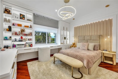 House in Hollywood, Florida 5 bedrooms, 302.49 sq.m. № 1952914 - photo 20
