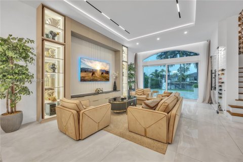 House in Hollywood, Florida 5 bedrooms, 302.49 sq.m. № 1952914 - photo 4