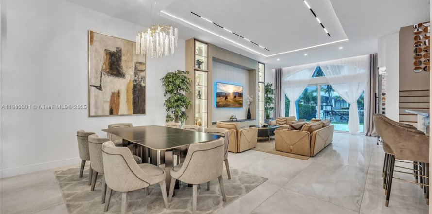 House in Hollywood, Florida 5 bedrooms, 302.49 sq.m. № 1952914