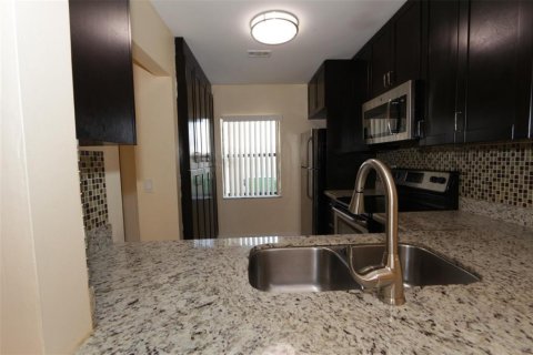 Apartment in Sunrise, Florida 3 bedrooms, 103.86 sq.m. № 2250876 - photo 2