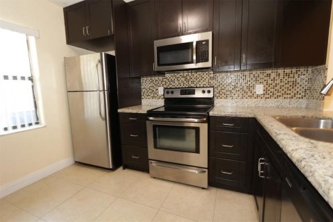 Apartment in Sunrise, Florida 3 bedrooms, 103.86 sq.m. № 2250876