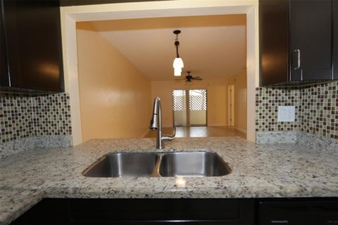 Apartment in Sunrise, Florida 3 bedrooms, 103.86 sq.m. № 2250876 - photo 3