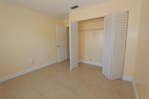 Apartment in Sunrise, Florida 3 bedrooms, 103.86 sq.m. № 2250876 - photo 9