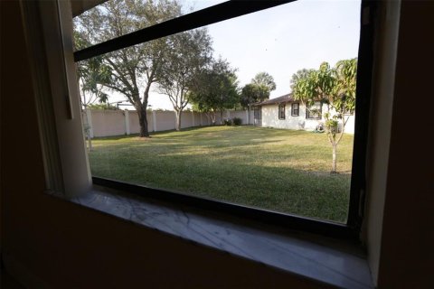 Apartment in Sunrise, Florida 3 bedrooms, 103.86 sq.m. № 2250876 - photo 11
