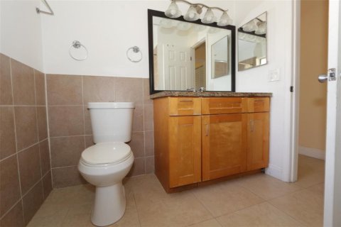 Apartment in Sunrise, Florida 3 bedrooms, 103.86 sq.m. № 2250876 - photo 13