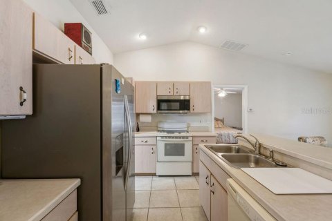 Villa ou maison à vendre à Palm Coast, Floride: 3 chambres, 131.64 m2 № 2144779 - photo 10