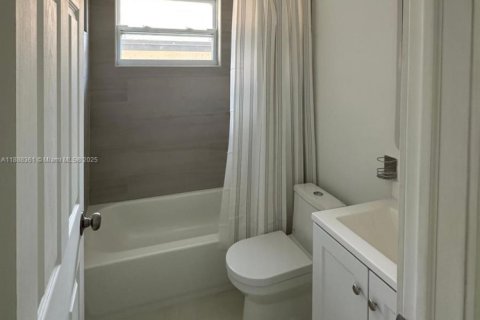 Снять в аренду виллу или дом в Майами, Флорида 2 спальни, 69.49м2, № 1950052 - фото 14