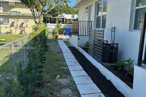 Снять в аренду виллу или дом в Майами, Флорида 2 спальни, 69.49м2, № 1950052 - фото 2