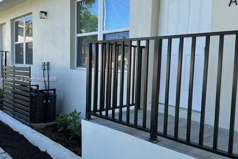 Снять в аренду виллу или дом в Майами, Флорида 2 спальни, 69.49м2, № 1950052 - фото 4