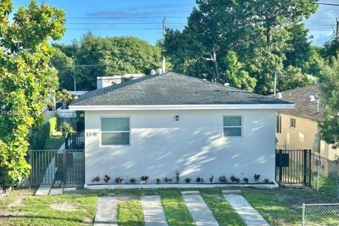 Снять в аренду виллу или дом в Майами, Флорида 2 спальни, 69.49м2, № 1950052 - фото 10