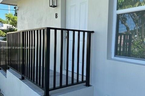 Дом в Майами, Флорида 2 спальни, 69.49м2 № 1950052