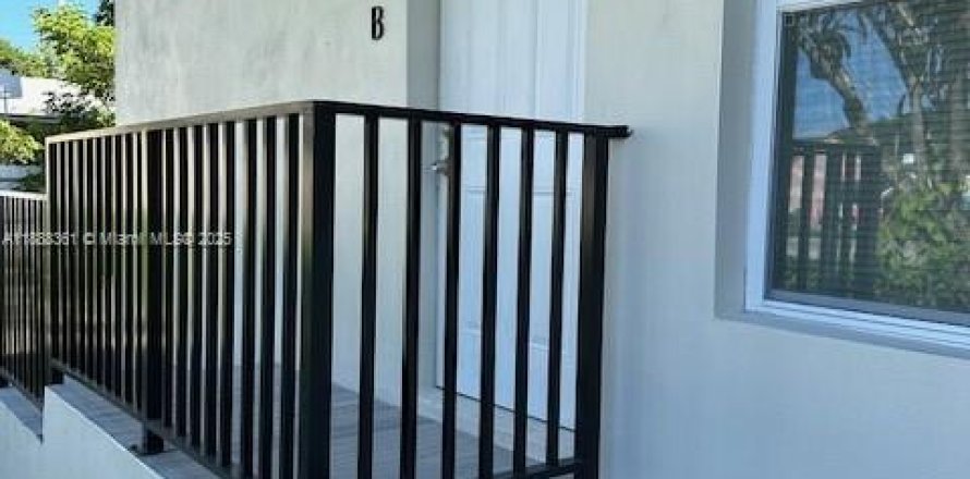 Дом в Майами, Флорида 2 спальни, 69.49м2 № 1950052