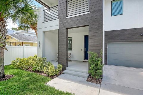 House in Sarasota, Florida 4 bedrooms, 223.8 sq.m. № 2151980 - photo 2