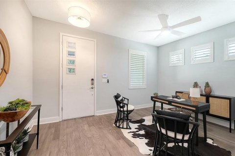 House in Sarasota, Florida 4 bedrooms, 223.8 sq.m. № 2151980 - photo 5